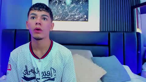 Snapshot of duolust chatting on November 8, 3:18 am Thomas and Noah online show from November 8, 3:18 am