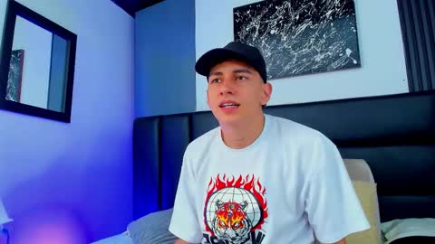 Snapshot of duolust chatting on November 9, 8:29 pm Thomas and Noah online show from November 9, 8:29 pm