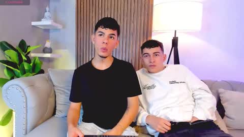 Snapshot of duolust chatting on November 27, 7:49 pm Thomas and Noah online show from November 27, 7:49 pm