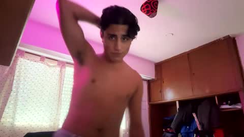 Snapshot of duotraviesoarg chatting on December 2, 6:32 pm Tobias online show from December 2, 6:32 pm