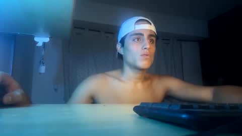 Snapshot of duotraviesoarg chatting on December 10, 9:11 pm Tobias online show from December 10, 9:11 pm