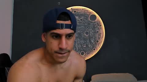 duran_dhikol1 online show from February 4, 7:09 pm