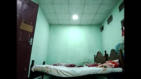 Snapshot of duskytamilkarthik chatting on February 13, 1:23 am duskytamilkarthik online show from February 13, 1:23 am