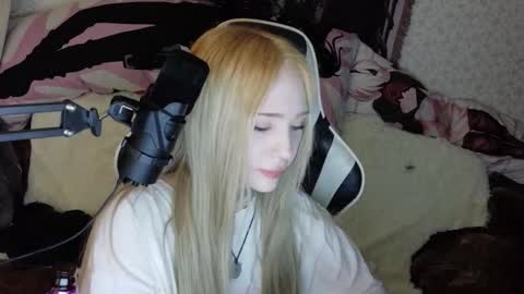 Snapshot of dust1rl chatting on November 27, 10:12 pm Hentai Lord online show from November 27, 10:12 pm