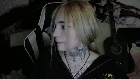 Snapshot of dust1rl chatting on November 28, 10:56 pm Hentai Lord online show from November 28, 10:56 pm