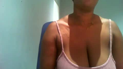 dustylucy online show from April 19, 6:13 am