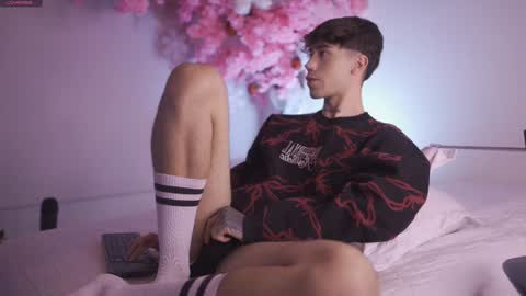 Snapshot of dwayne_xx chatting on December 6, 5:11 pm Dwayne xx online show from December 6, 5:11 pm