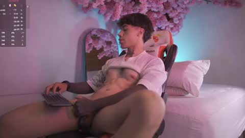 Snapshot of dwayne_xx chatting on July 7, 5:50 pm Dwayne xx online show from July 7, 5:50 pm