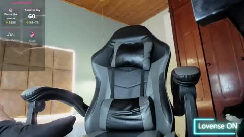 dyla_n18_ online show from May 27, 9:34 pm