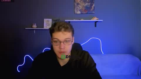 Snapshot of dylan_bold chatting on October 13, 12:27 pm dylan_bold online show from October 13, 12:27 pm