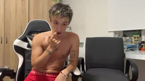Snapshot of dylanandollie chatting on July 14, 8:36 pm Dylan and Ollie online show from July 14, 8:36 pm