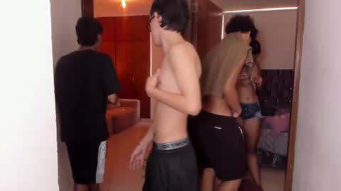 Snapshot of dylanbisex_hot chatting on January 16, 5:01 pm Mod Dylan Lilith Alan and Drake online show from January 16, 5:01 pm