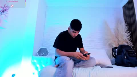 Snapshot of dylanbrownn_ chatting on April 28, 9:31 pm DYLAN online show from April 28, 9:31 pm