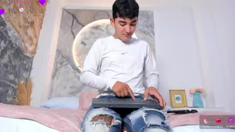 Snapshot of dylanbrownn_ chatting on May 28, 10:07 pm DYLAN online show from May 28, 10:07 pm