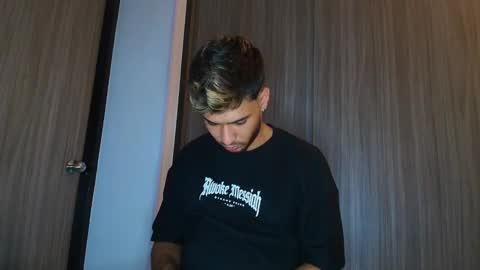 Snapshot of dylanxfun chatting on December 23, 6:11 am dylanxfun online show from December 23, 6:11 am