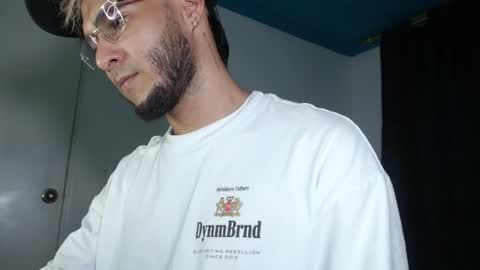 Snapshot of dylanxfun chatting on June 25, 6:40 am dylanxfun online show from June 25, 6:40 am