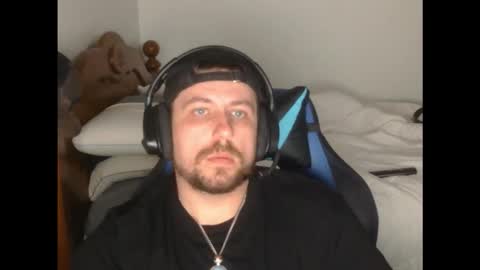 Snapshot of dylboi47 chatting on October 17, 5:32 am dylboi47 online show from October 17, 5:32 am