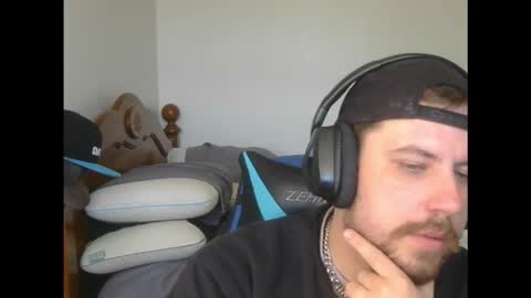 Snapshot of dylboi47 chatting on October 18, 5:46 pm dylboi47 online show from October 18, 5:46 pm