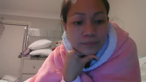 dylene1986 online show from June 12, 8:13 am