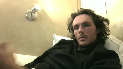 Snapshot of dylp400 chatting on December 7, 12:35 pm dylp400 online show from December 7, 12:35 pm