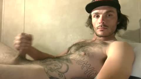 Snapshot of dylp400 chatting on December 8, 9:02 am dylp400 online show from December 8, 9:02 am