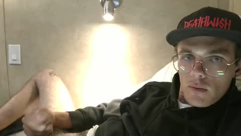 Snapshot of dylp400 chatting on March 1, 7:26 pm dylp400 online show from March 1, 7:26 pm