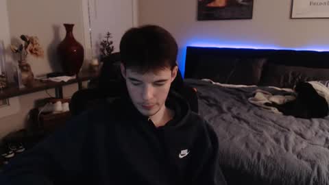 Snapshot of ealexk chatting on November 13, 1:48 am Alex online show from November 13, 1:48 am