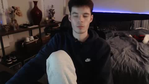 Snapshot of ealexk chatting on December 2, 1:33 am Alex online show from December 2, 1:33 am