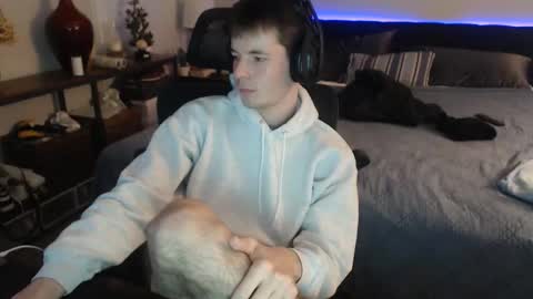 Snapshot of ealexk chatting on March 17, 12:48 am Alex online show from March 17, 12:48 am