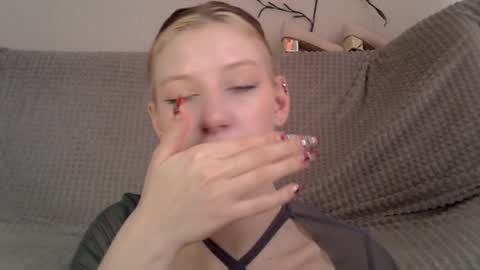 Lily online show from May 5, 6:32 am