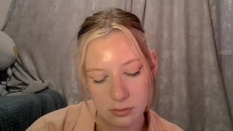 Snapshot of earn_my_lily chatting on June 21, 2:52 pm Lily online show from June 21, 2:52 pm