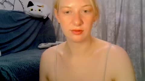 Snapshot of earn_my_lily chatting on July 2, 4:13 pm Lily online show from July 2, 4:13 pm