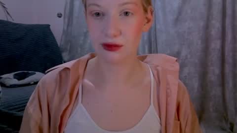 Snapshot of earn_my_lily chatting on July 13, 8:06 am Lily online show from July 13, 8:06 am