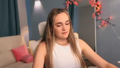 Elizabeth online show from June 14, 2:08 pm