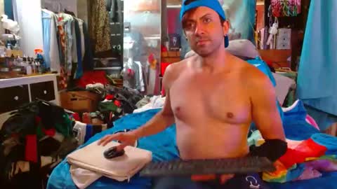 Snapshot of eastbayboy57 chatting on January 19, 2:37 am eastbayboy57 online show from January 19, 2:37 am