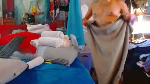 Snapshot of eastbayboy57 chatting on January 19, 3:49 pm eastbayboy57 online show from January 19, 3:49 pm