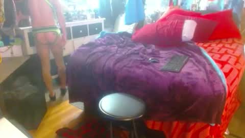 Snapshot of eastbayboy57 chatting on February 23, 1:03 am eastbayboy57 online show from February 23, 1:03 am