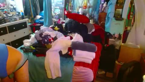 Snapshot of eastbayboy57 chatting on April 6, 7:20 am eastbayboy57 online show from April 6, 7:20 am