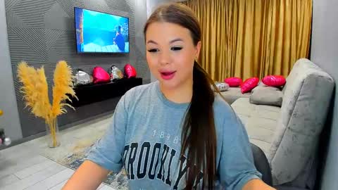 Snapshot of easternbeautyy chatting on February 18, 10:03 pm easternbeautyy online show from February 18, 10:03 pm