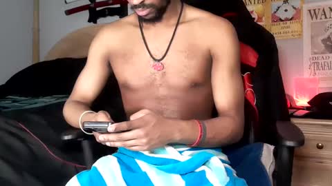 TWITTER   INSTAGRAM    easybreezy20   ONLINE 1230 AM TO 7AM online show from January 17, 6:47 am