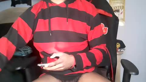 TWITTER   INSTAGRAM    easybreezy20   ONLINE 1230 AM TO 7AM online show from November 18, 7:57 am