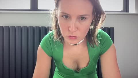 Snapshot of eatmypie69 chatting on October 18, 10:05 am Nadia Ferreira  online show from October 18, 10:05 am