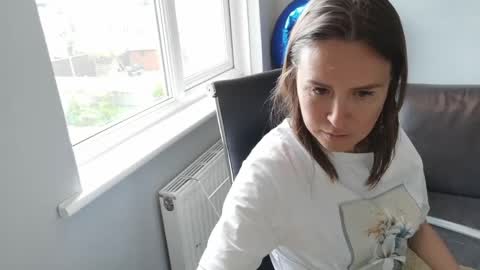 Nadia Ferreira  online show from May 8, 9:36 am