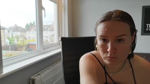 Nadia Ferreira  online show from May 19, 9:37 am