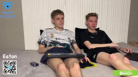 eaton_ online show from December 1, 9:09 pm