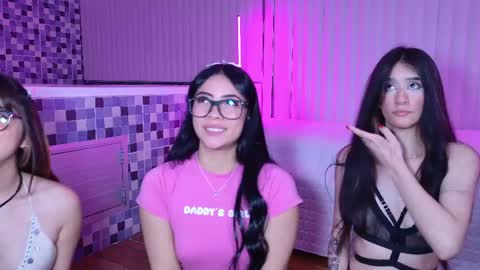 Snapshot of eazinitylive chatting on May 27, 8:11 am online show from May 27, 8:11 am