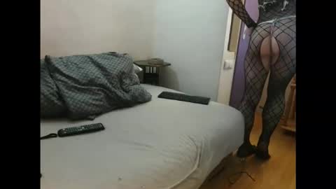 shy yoong cross online show from November 5, 3:01 pm