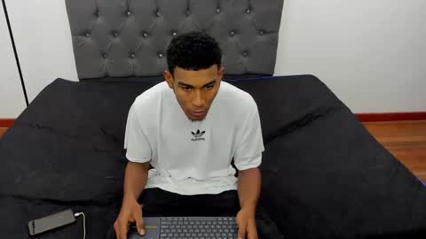 ebons_sexy online show from December 1, 11:04 pm