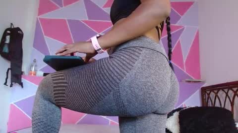 Snapshot of ebony_alika chatting on February 10, 5:09 pm Alika Ashanti online show from February 10, 5:09 pm