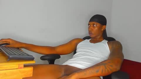 Snapshot of ebony_brandons chatting on February 26, 4:47 am Brandon online show from February 26, 4:47 am